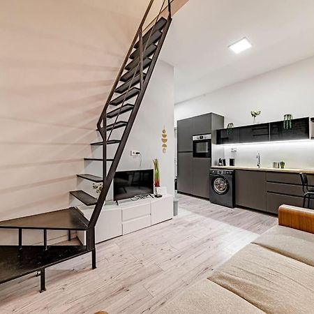 Chic Loft Bp: Industrial Gem Apartamento Budapeste Exterior foto