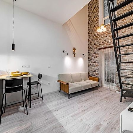 Chic Loft Bp: Industrial Gem Apartamento Budapeste Exterior foto
