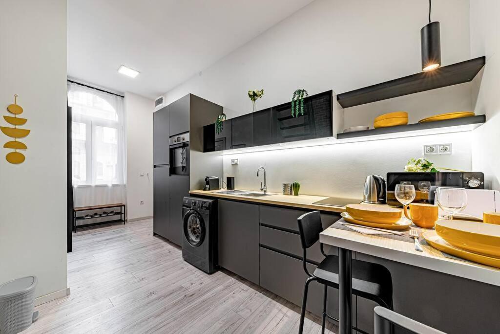 Chic Loft Bp: Industrial Gem Apartamento Budapeste Exterior foto