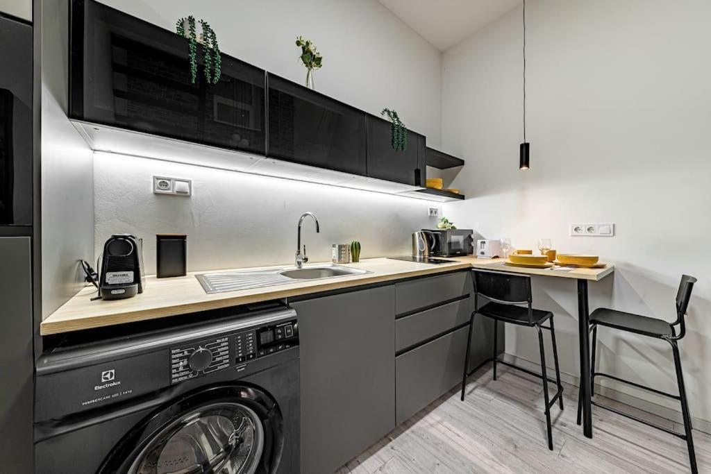 Chic Loft Bp: Industrial Gem Apartamento Budapeste Exterior foto